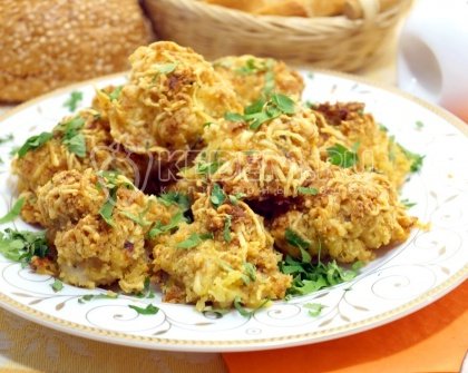 Кусочки куриного филе в сырной панировке