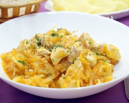 Тушеная капуста с курицей